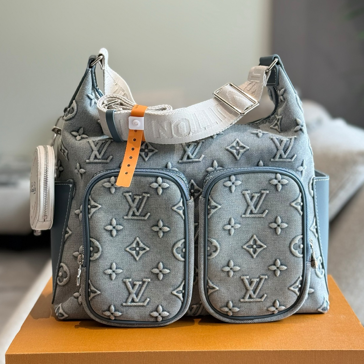 oLVo Bags Click to view more images