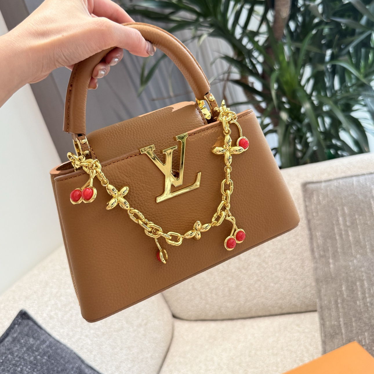 oLVo Bags Click to view more images