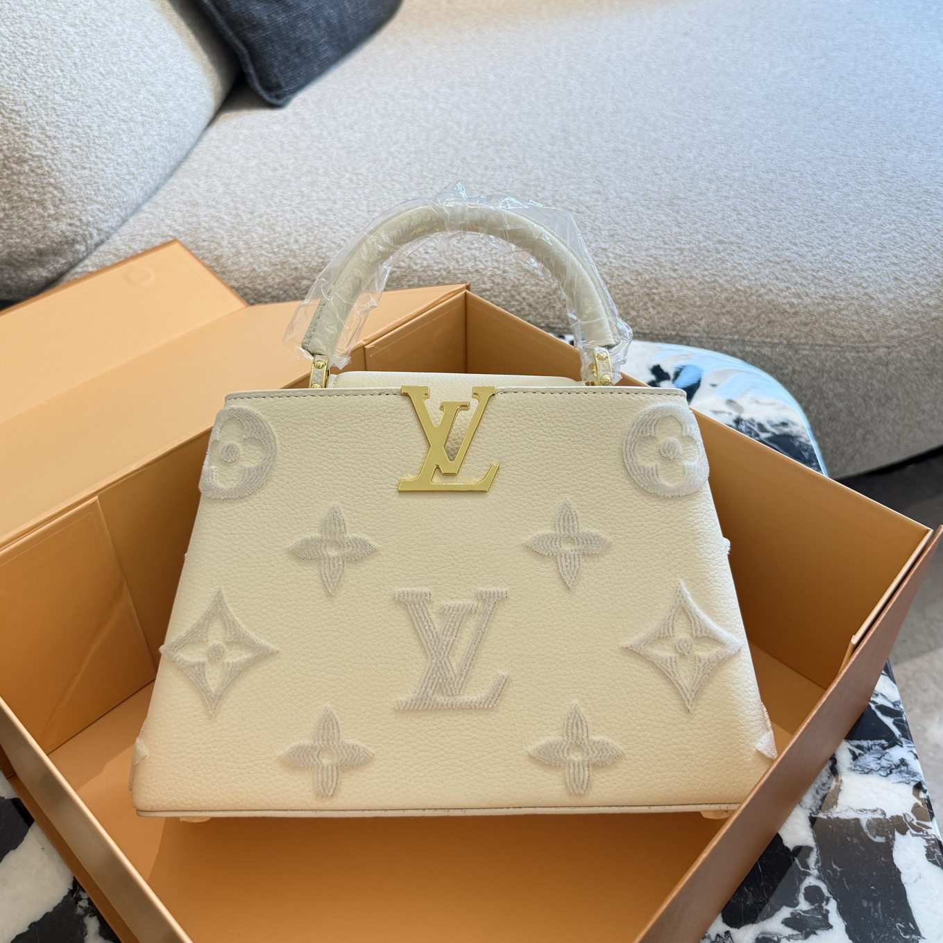 oLVo Bags Click to view more images