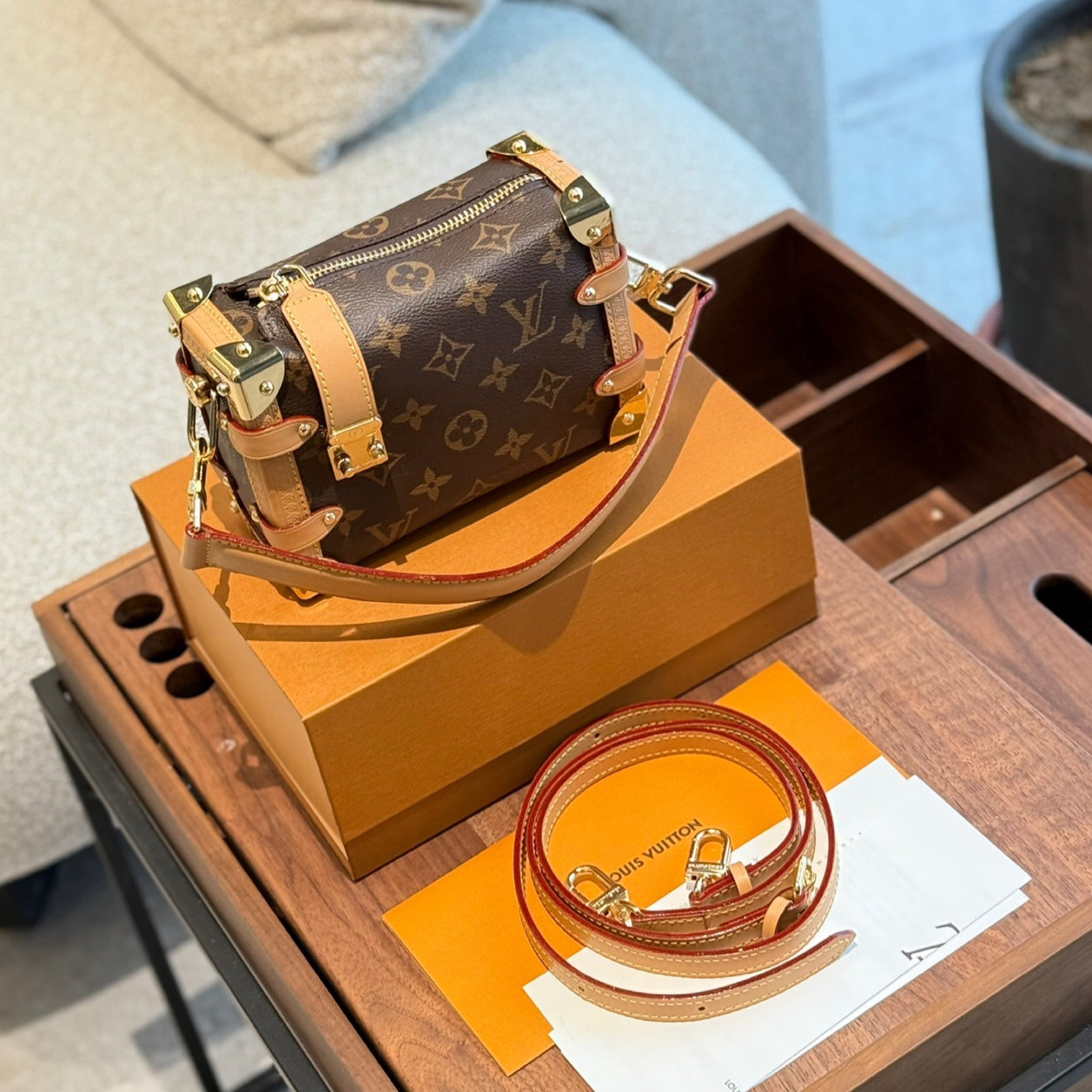 oLVo Bags Click to view more images