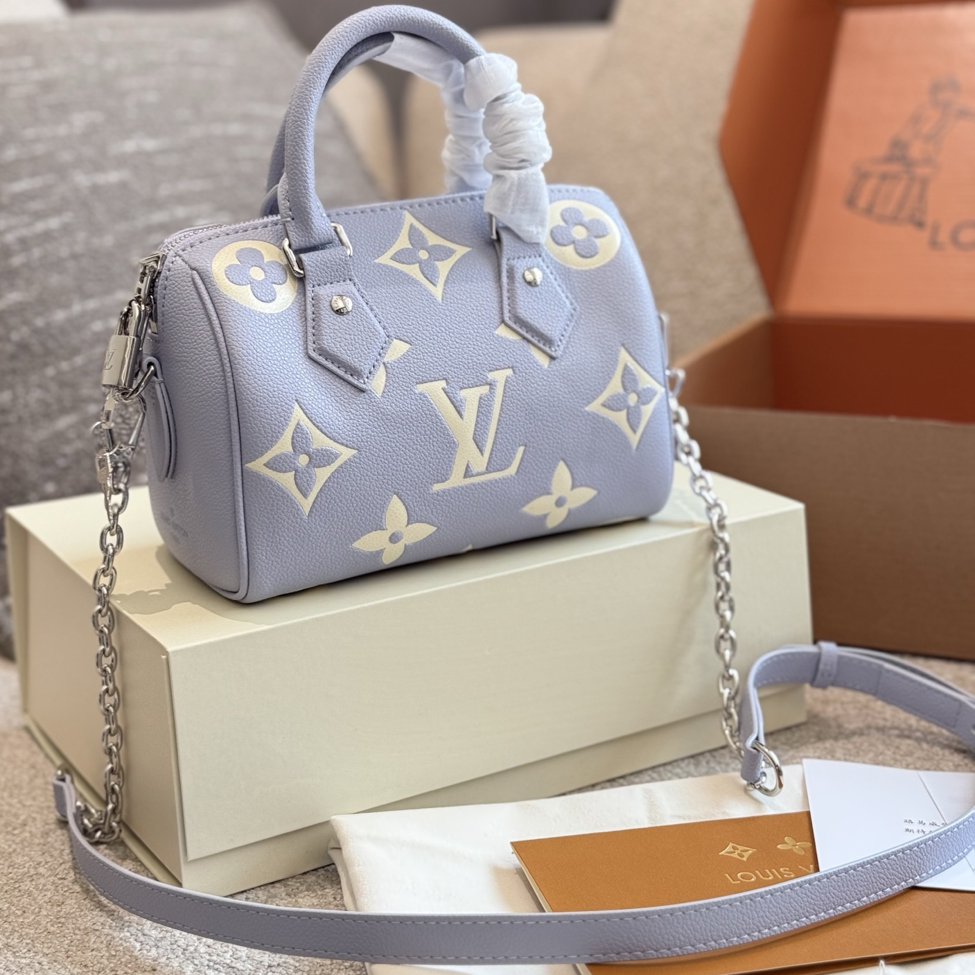 oLVo Bags Click to view more images