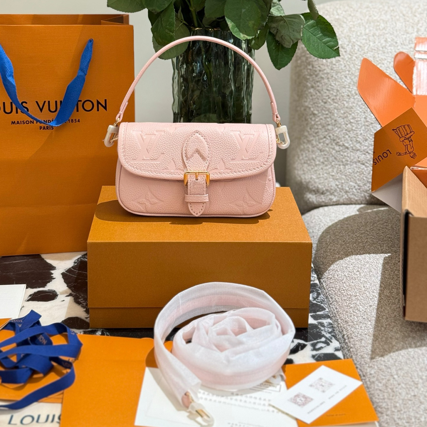 oLVo Bags Click to view more images