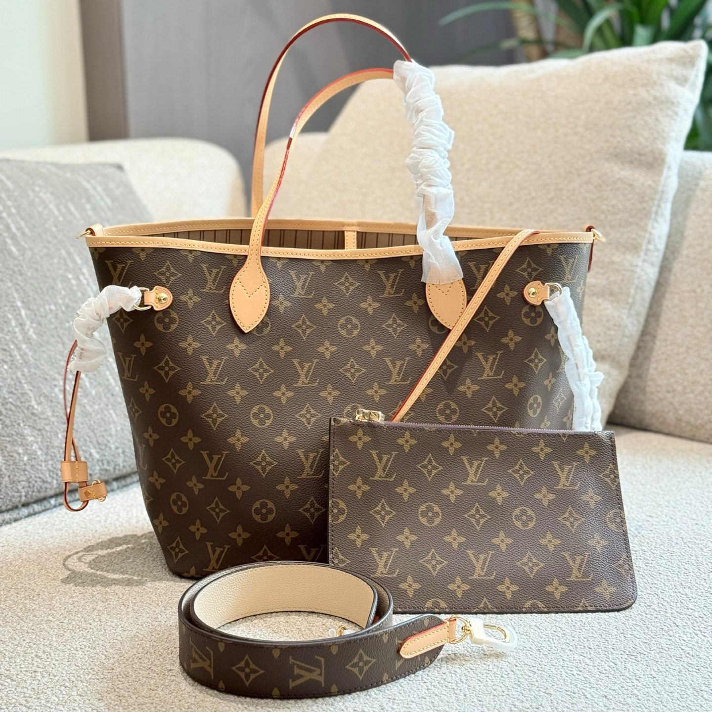 oLVo Bags Click to view more images