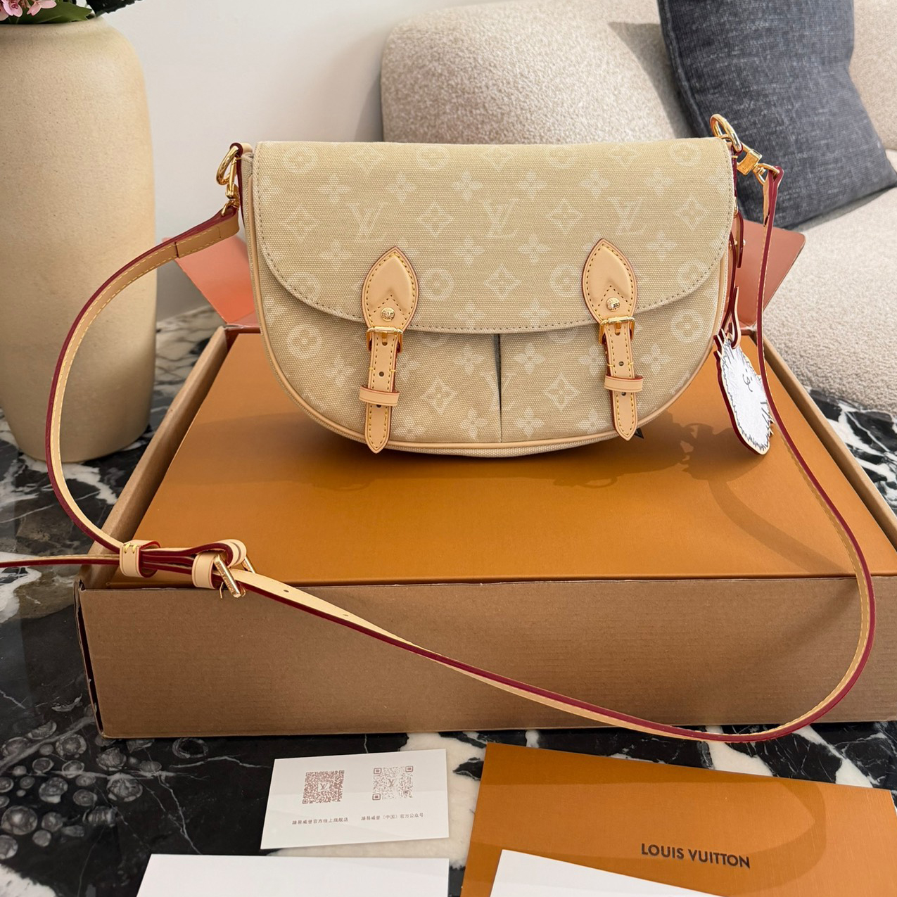 oLVo Bags Click to view more images