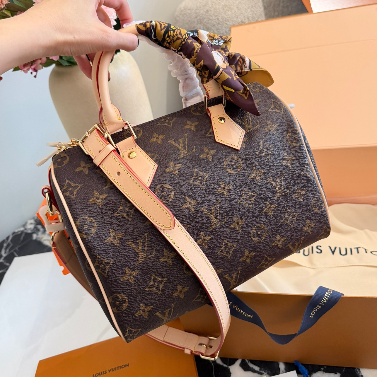 oLVo Bags Click to view more images