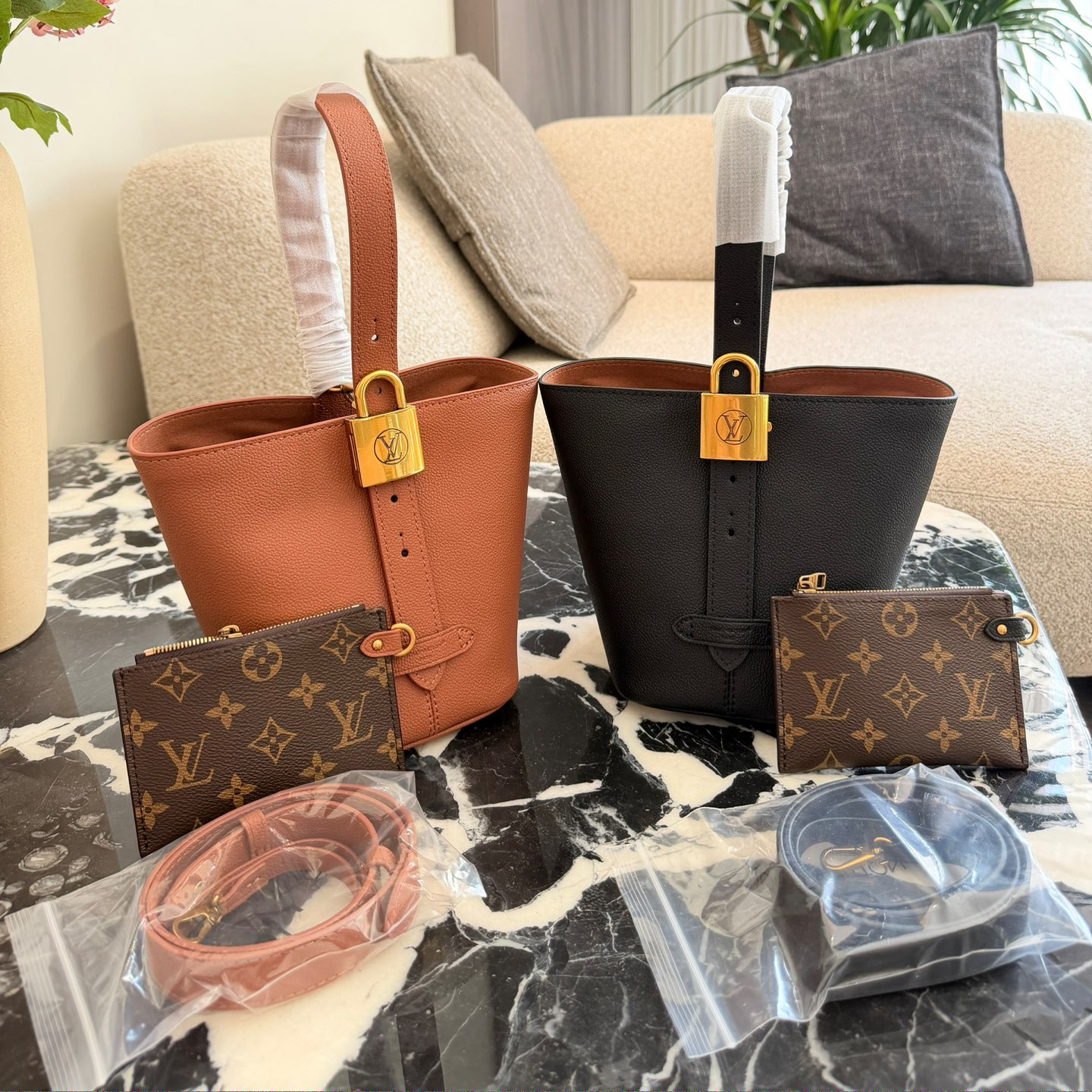 oLVo Bags Click to view more images