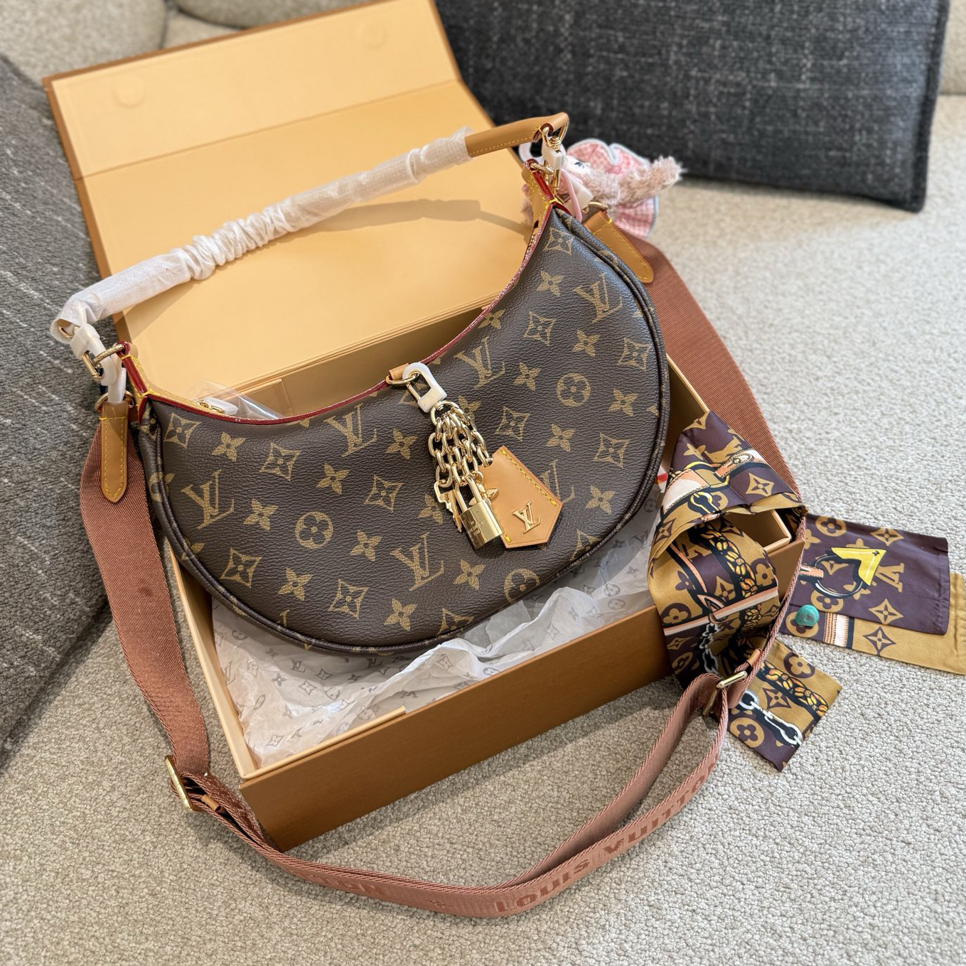 oLVo Bags Click to view more images