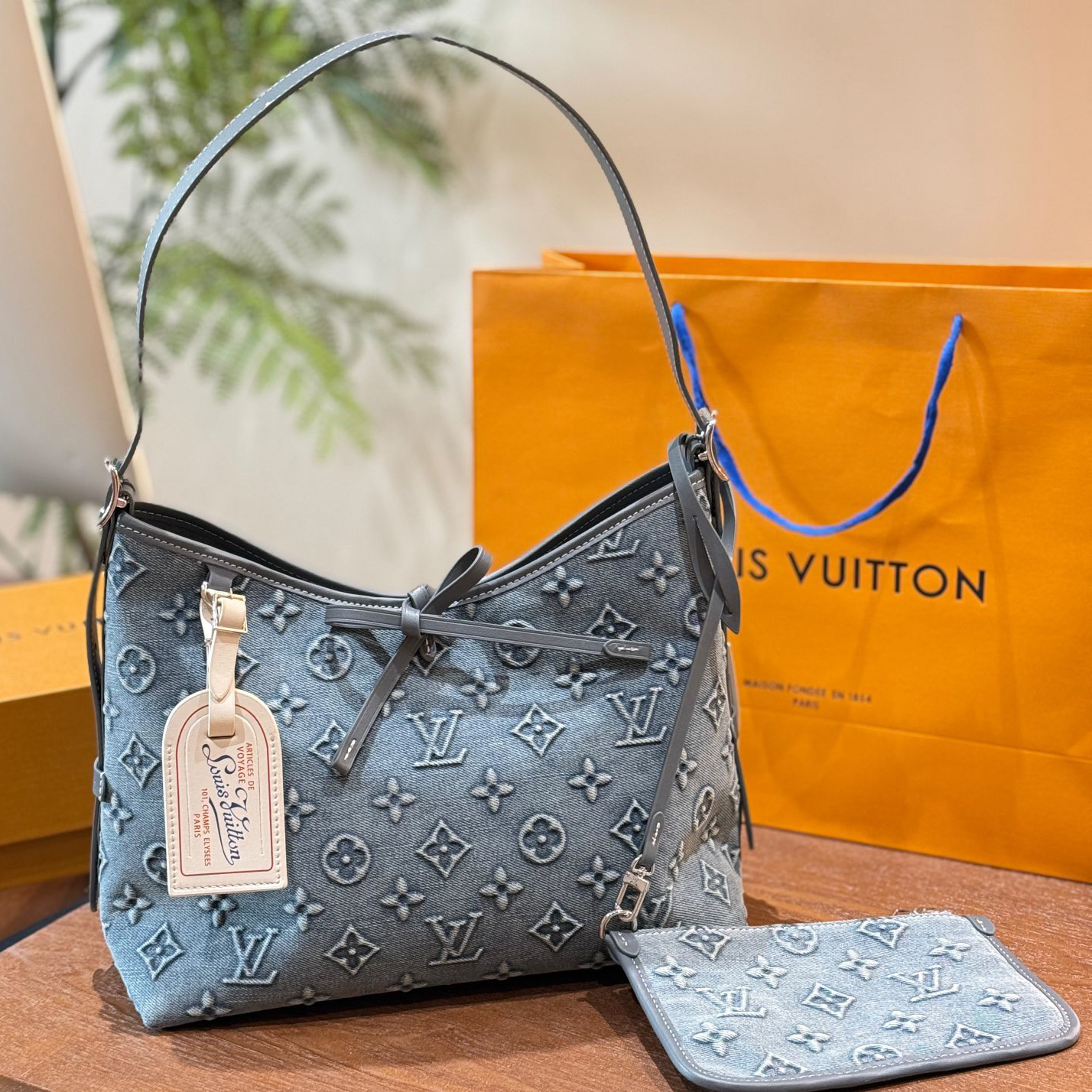 oLVo Bags Click to view more images