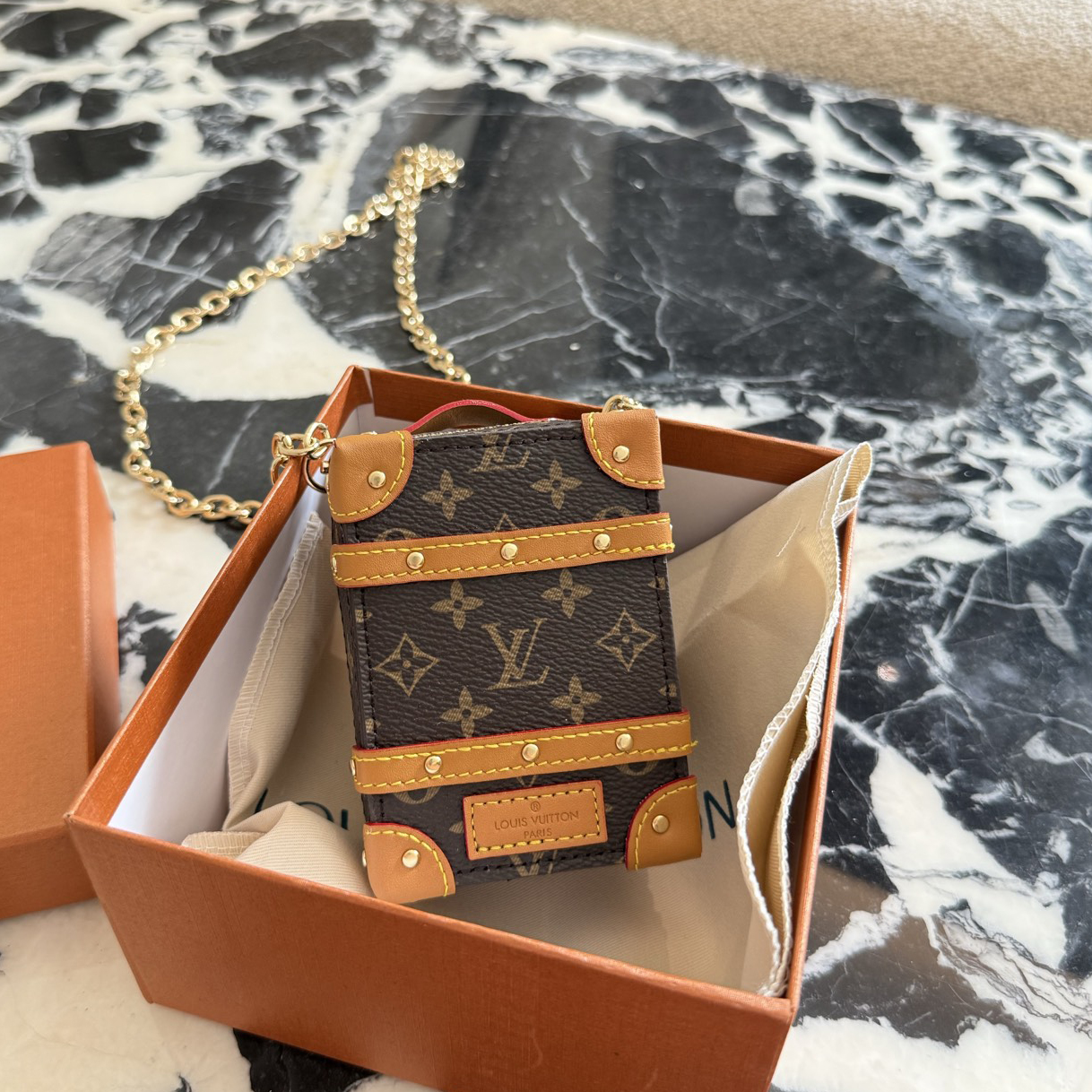 oLVo Bags Click to view more images