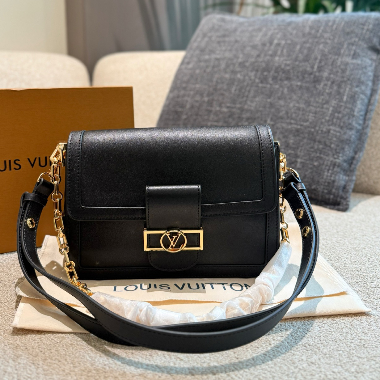 oLVo Bags Click to view more images