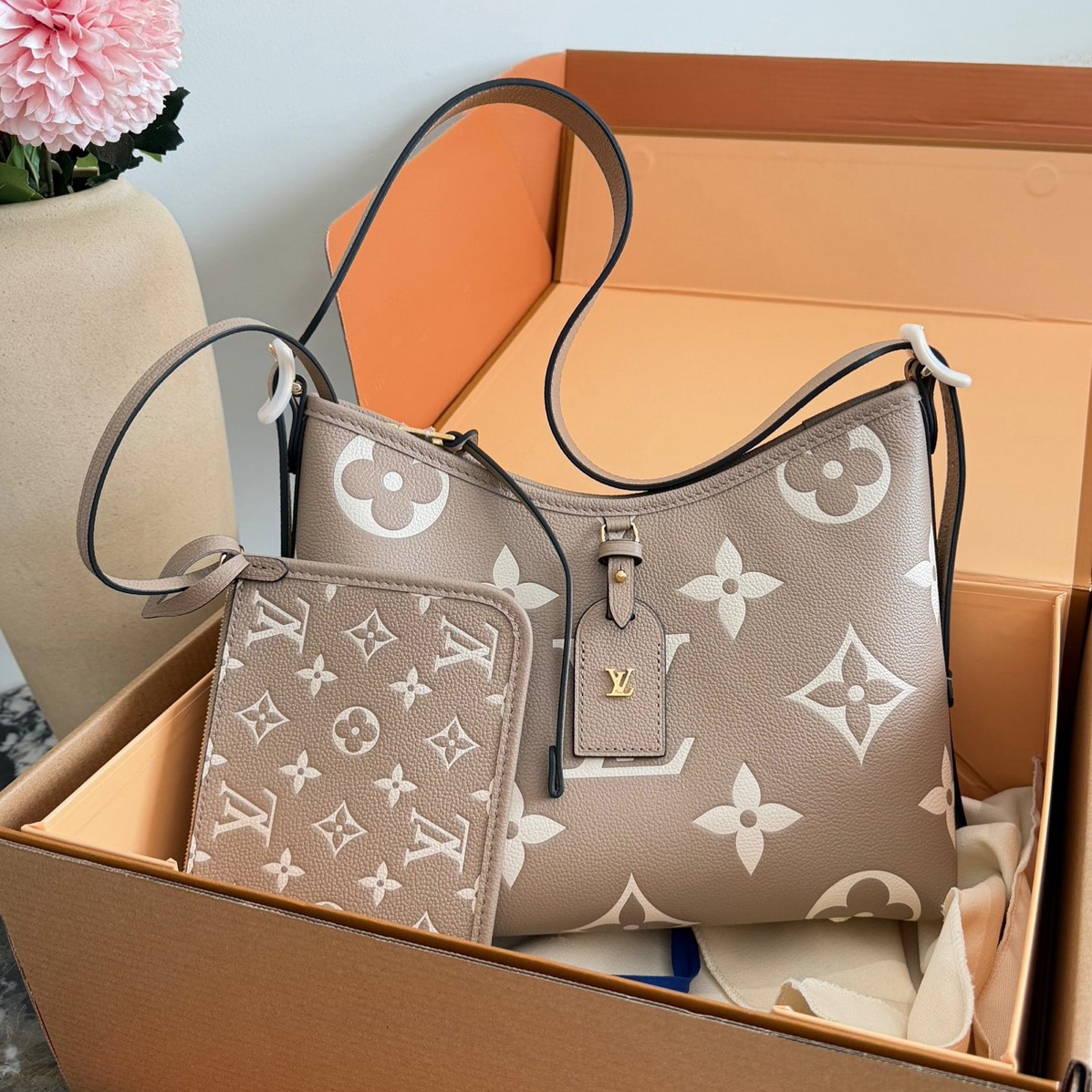 oLVo Bags Click to view more images