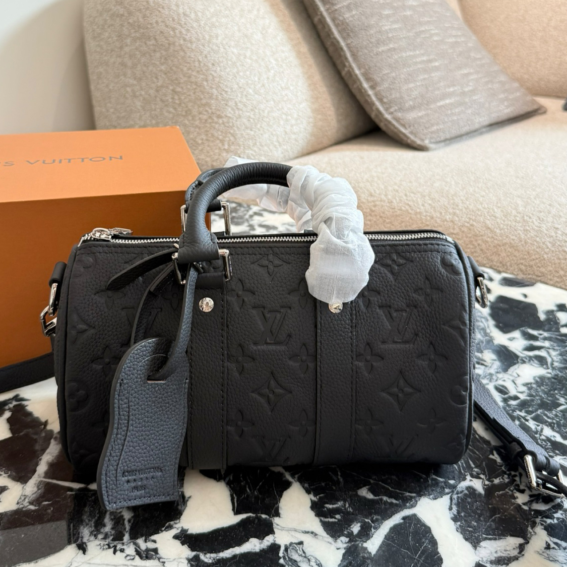 oLVo Bags Click to view more images