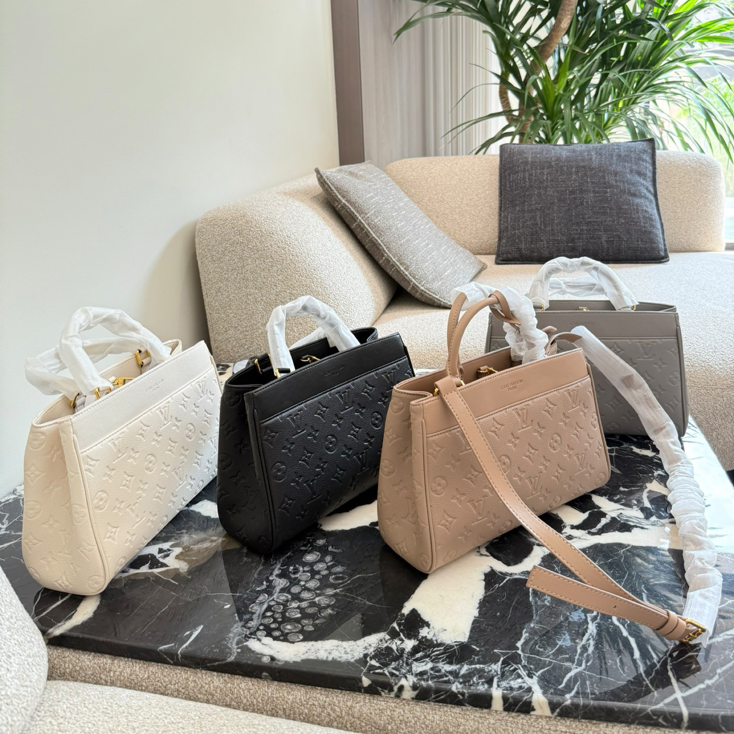 oLVo Bags Click to view more images