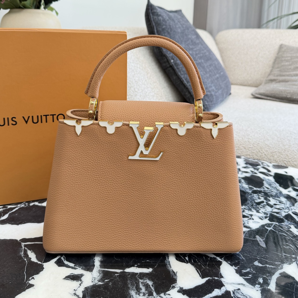 oLVo Bags Click to view more images