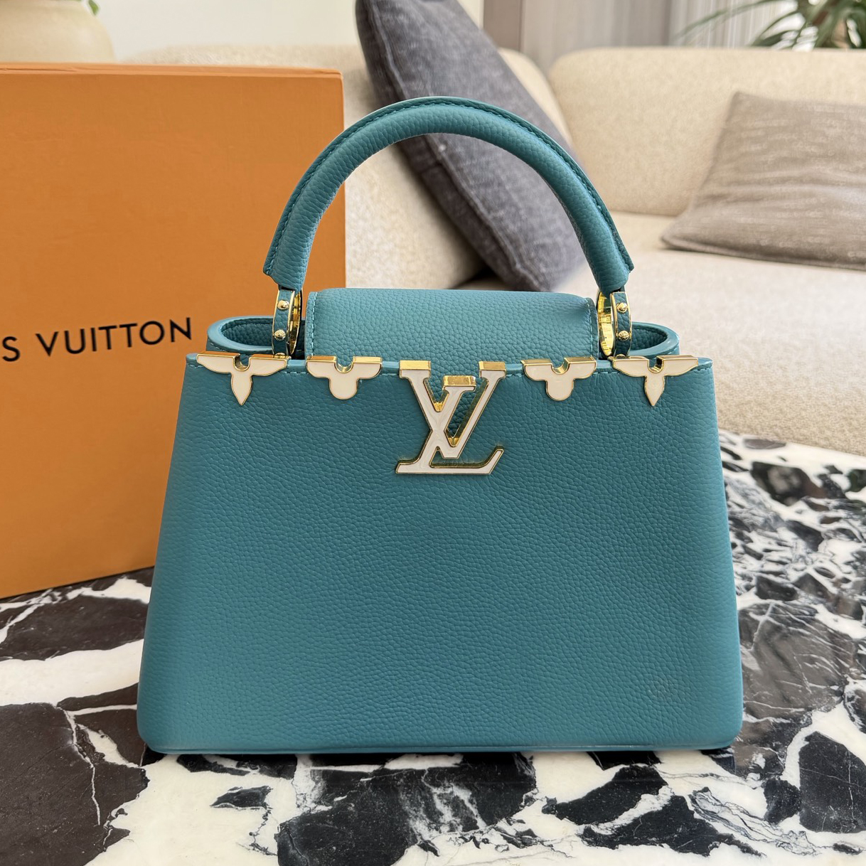 oLVo Bags Click to view more images