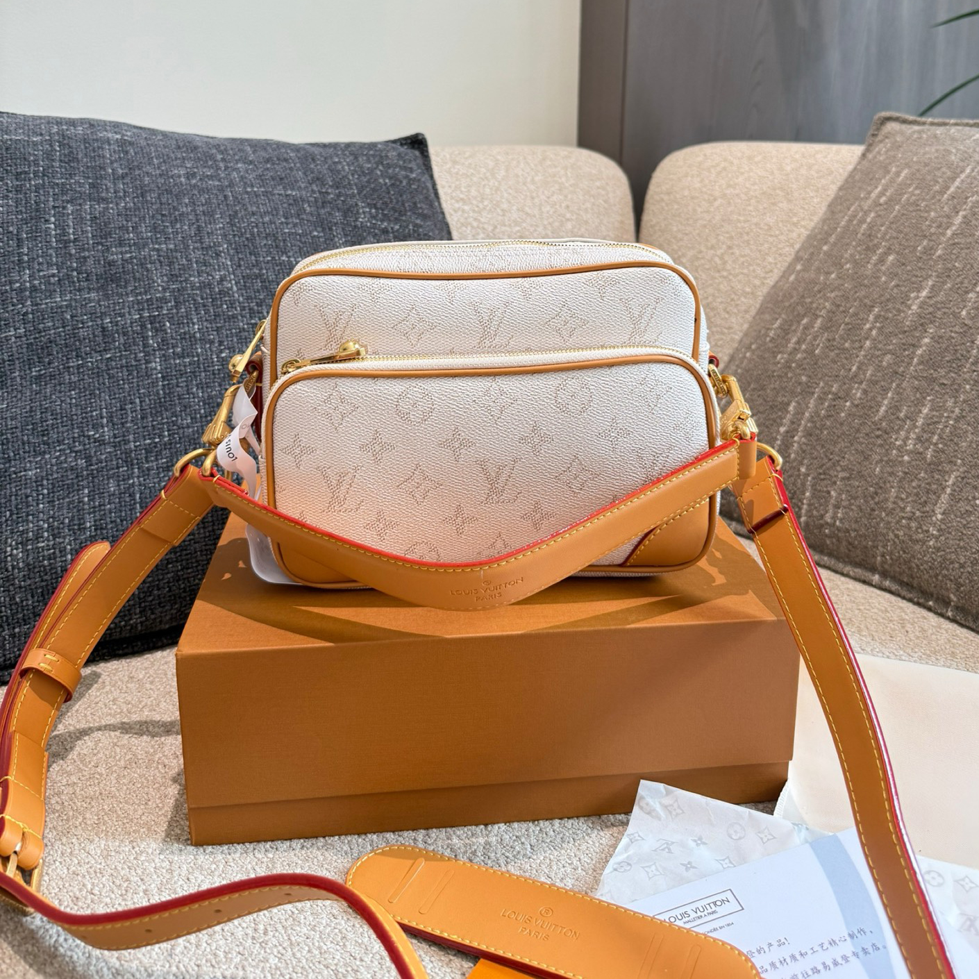 oLVo Bags Click to view more images