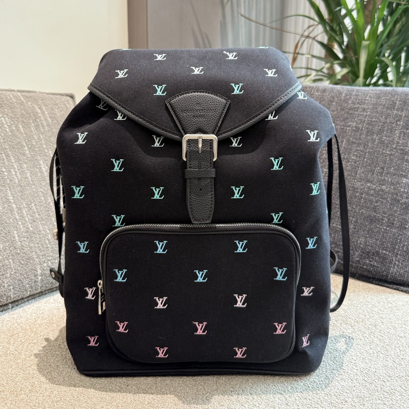 oLVo Bags Click to view more images