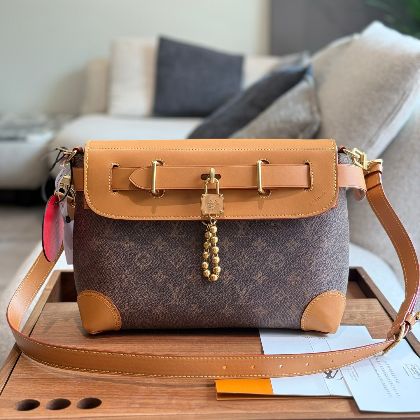 oLVo Bags Click to view more images