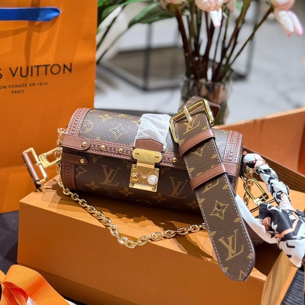 oLVo Bags Click to view more images