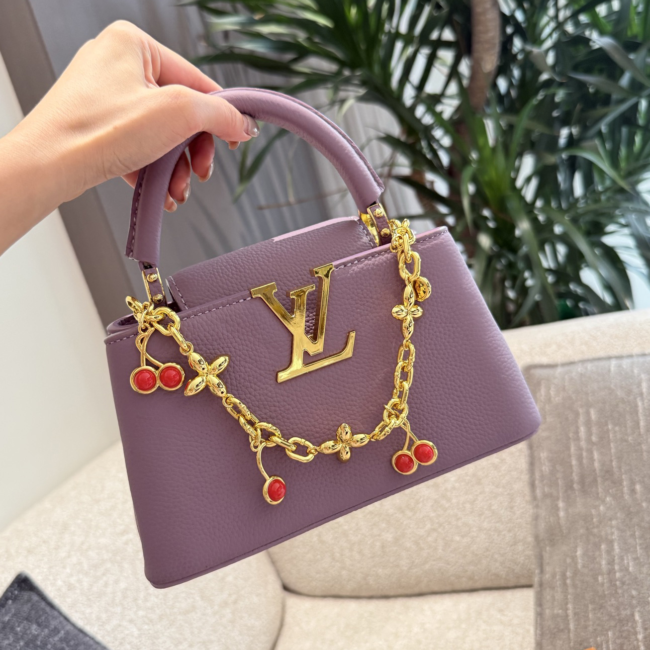 oLVo Bags Click to view more images