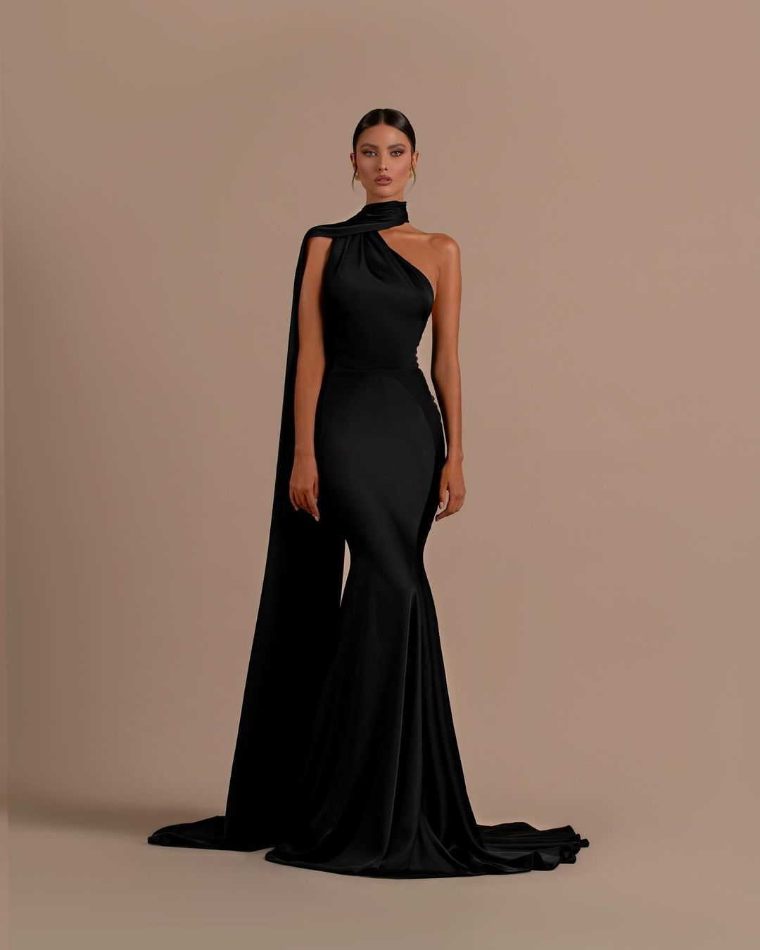 Elegant Black One-Shoulder Gown