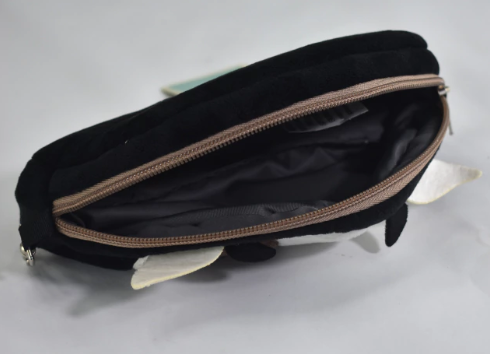 Estojo Com forro.  Pelúcia toque suave.