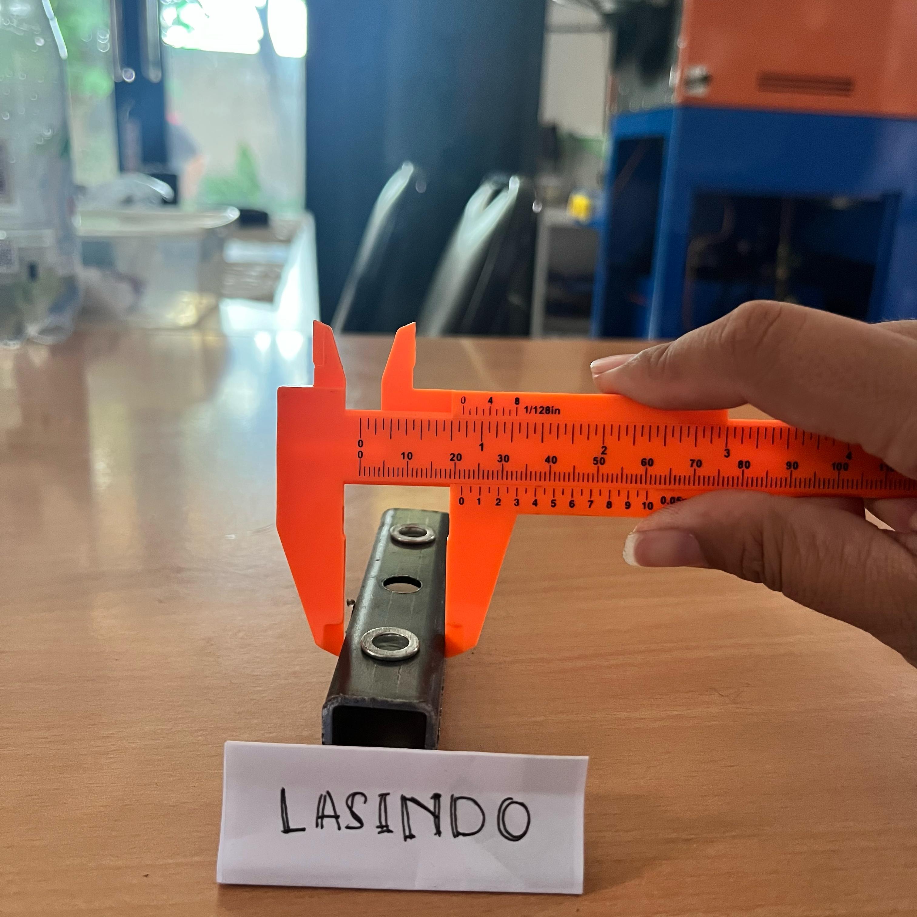 Jalu 30 x 30. Letter U 