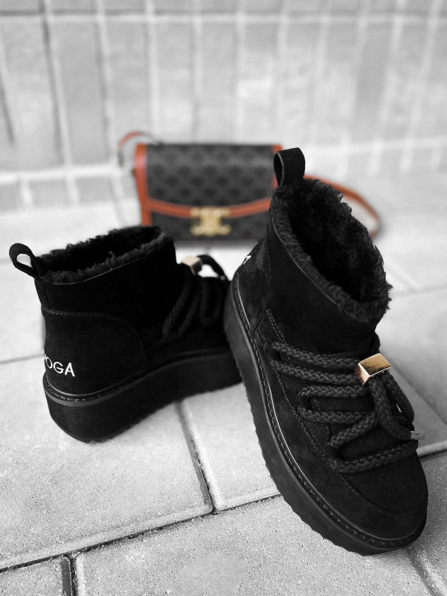 Sieviešu zamšādas ziemas zābaki melni