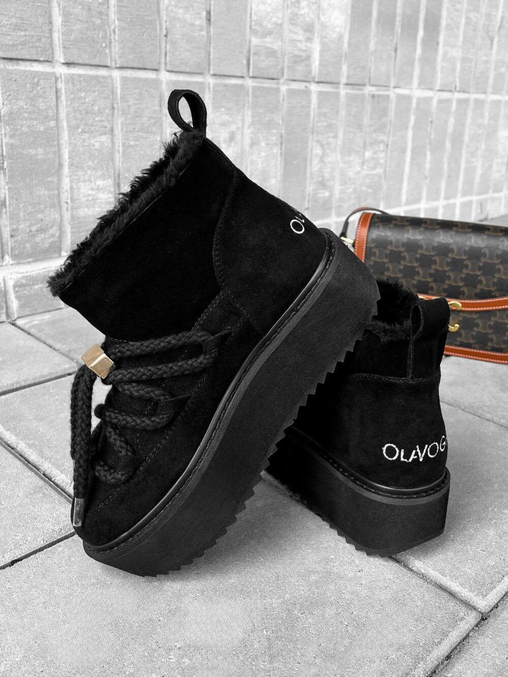 Sieviešu zamšādas ziemas zābaki melni