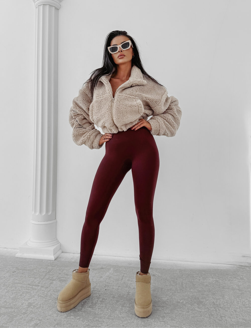 Sieviešu džemperis bēšā krāsā