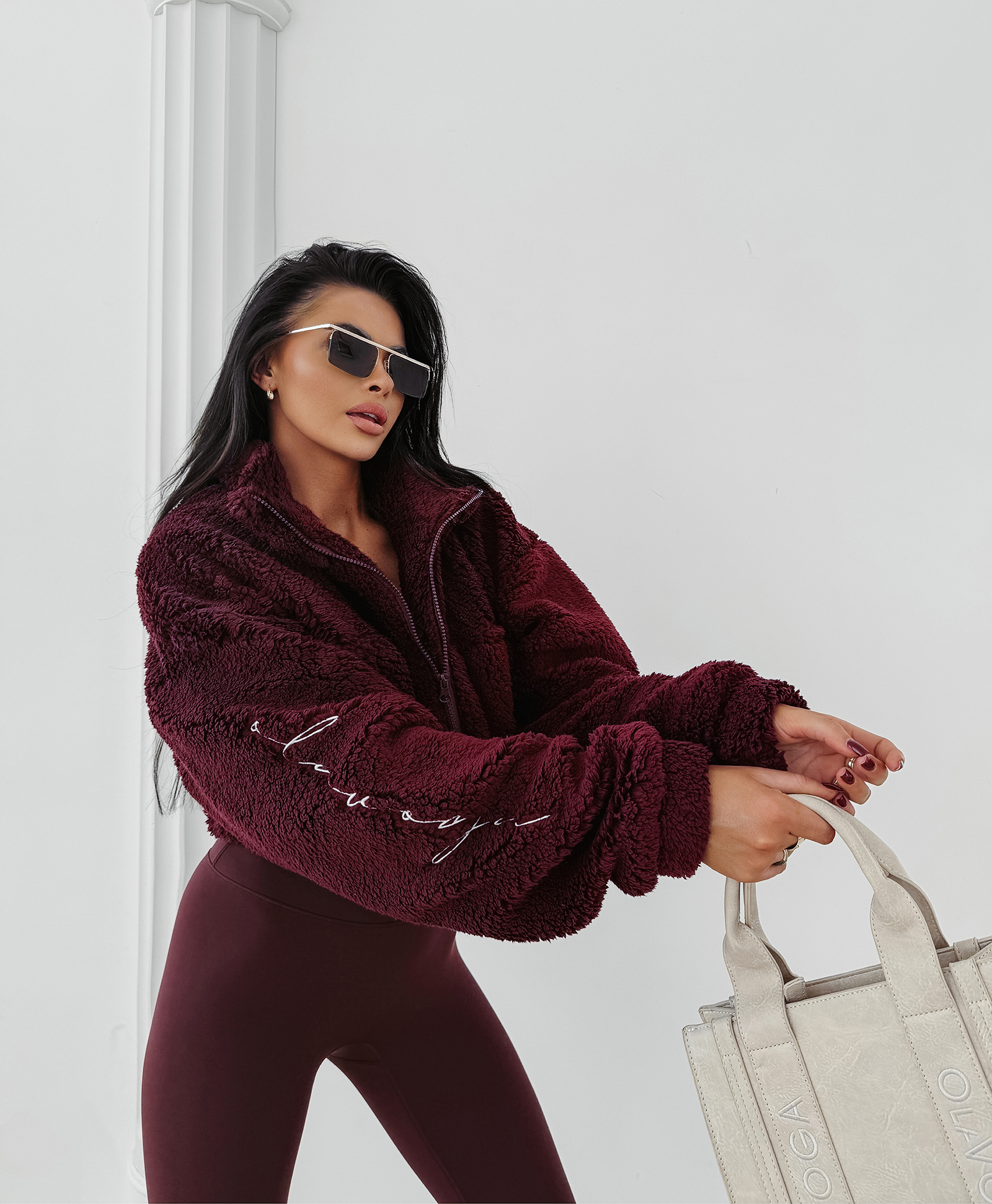 Sieviešu džemperis tumši sarkanā krāsā