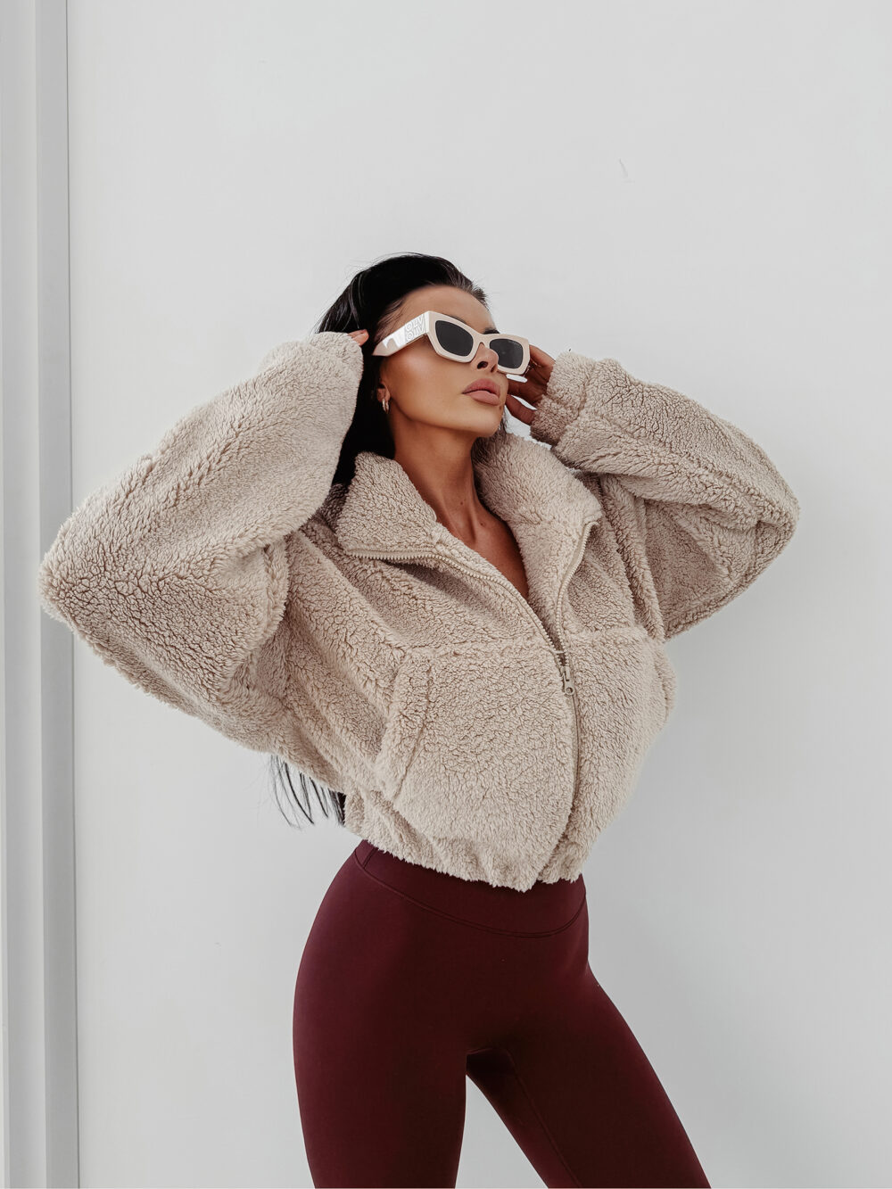 Sieviešu džemperis bēšā krāsā