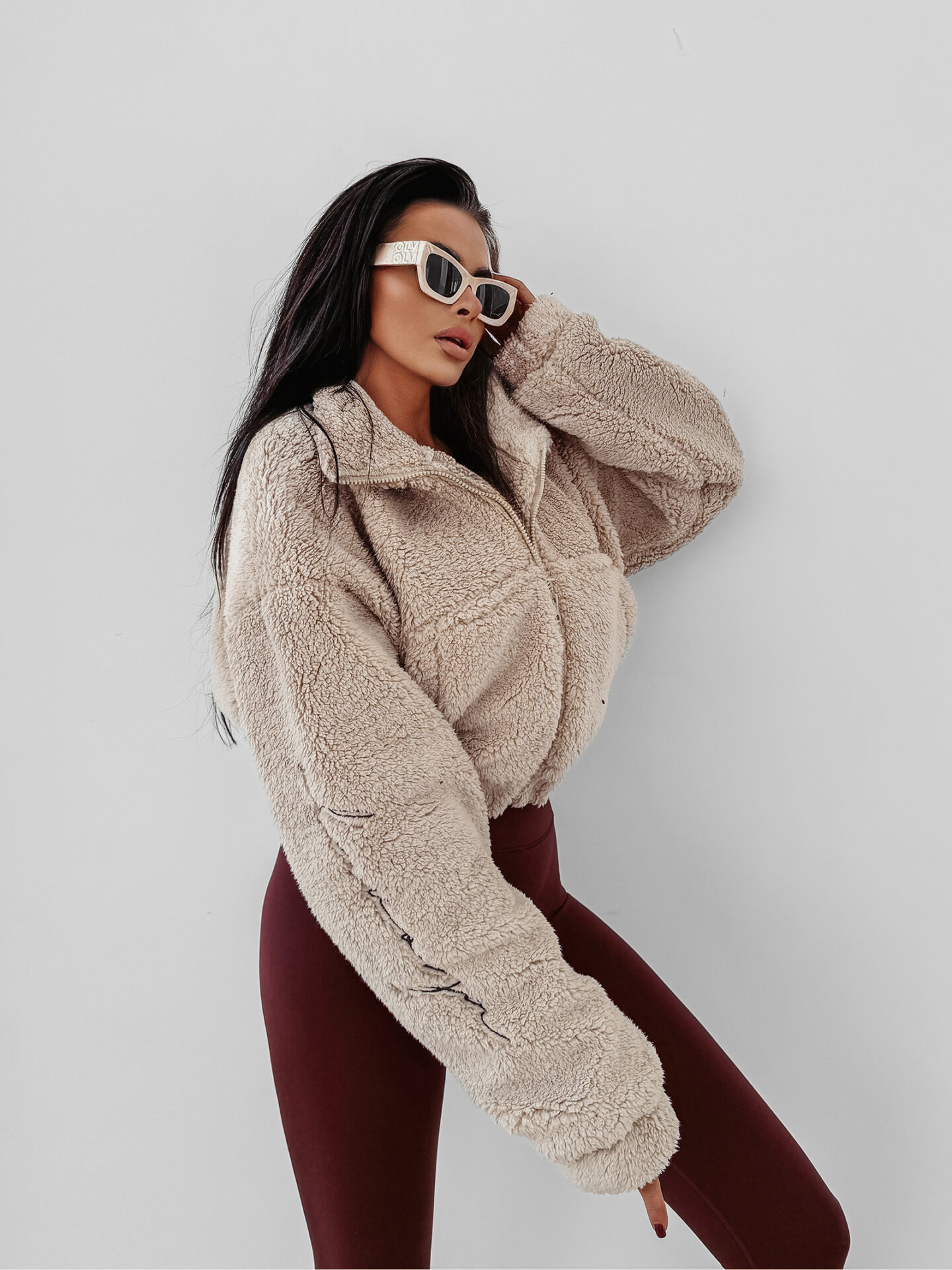 Sieviešu džemperis bēšā krāsā