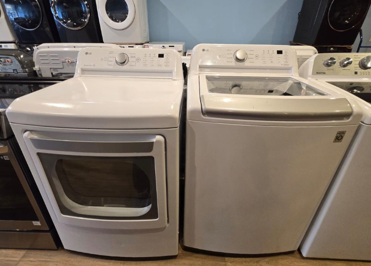 Washer and Dryer set LG WT7150CW & DLE7150W 27"