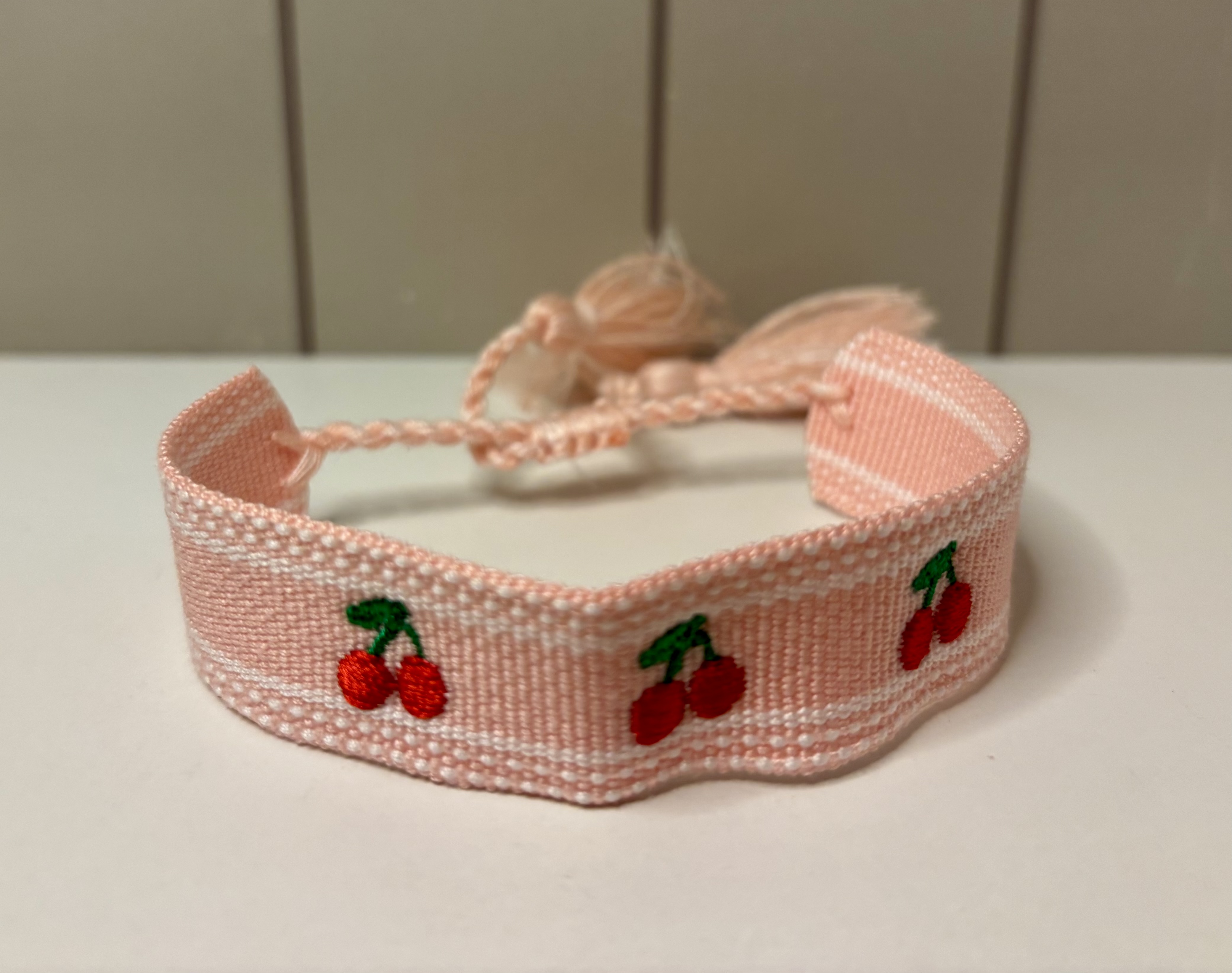 Bracelet brodé cerises Jane