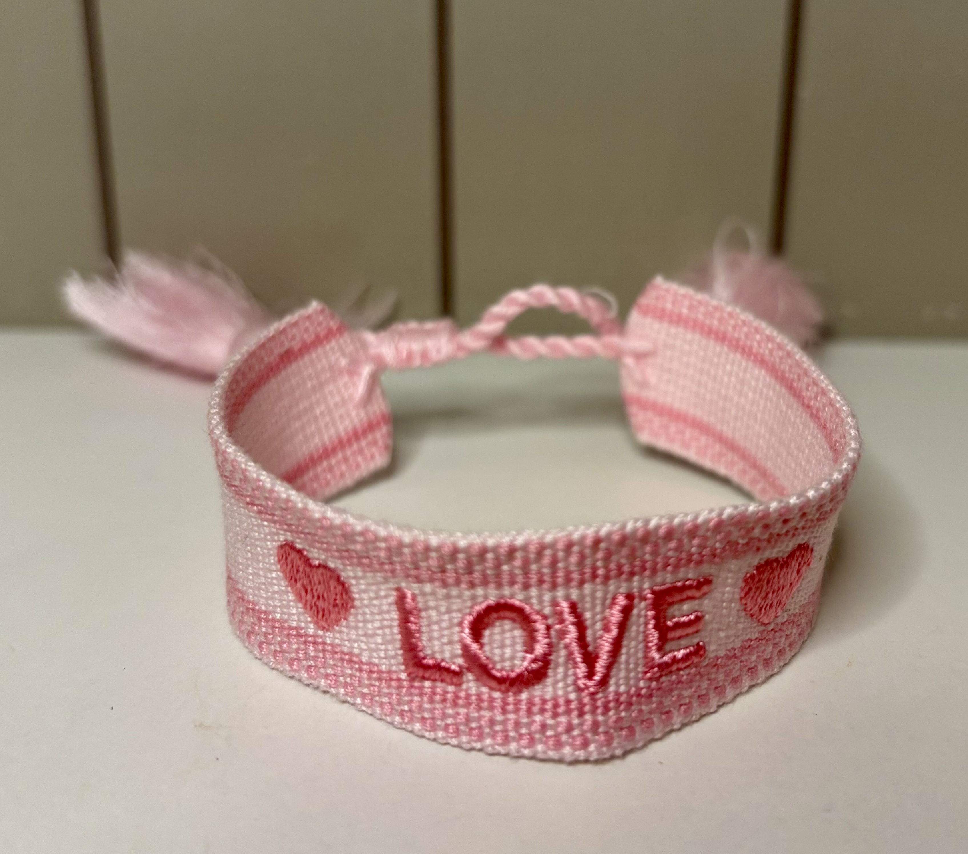 Bracelet brodé « Love » Jane