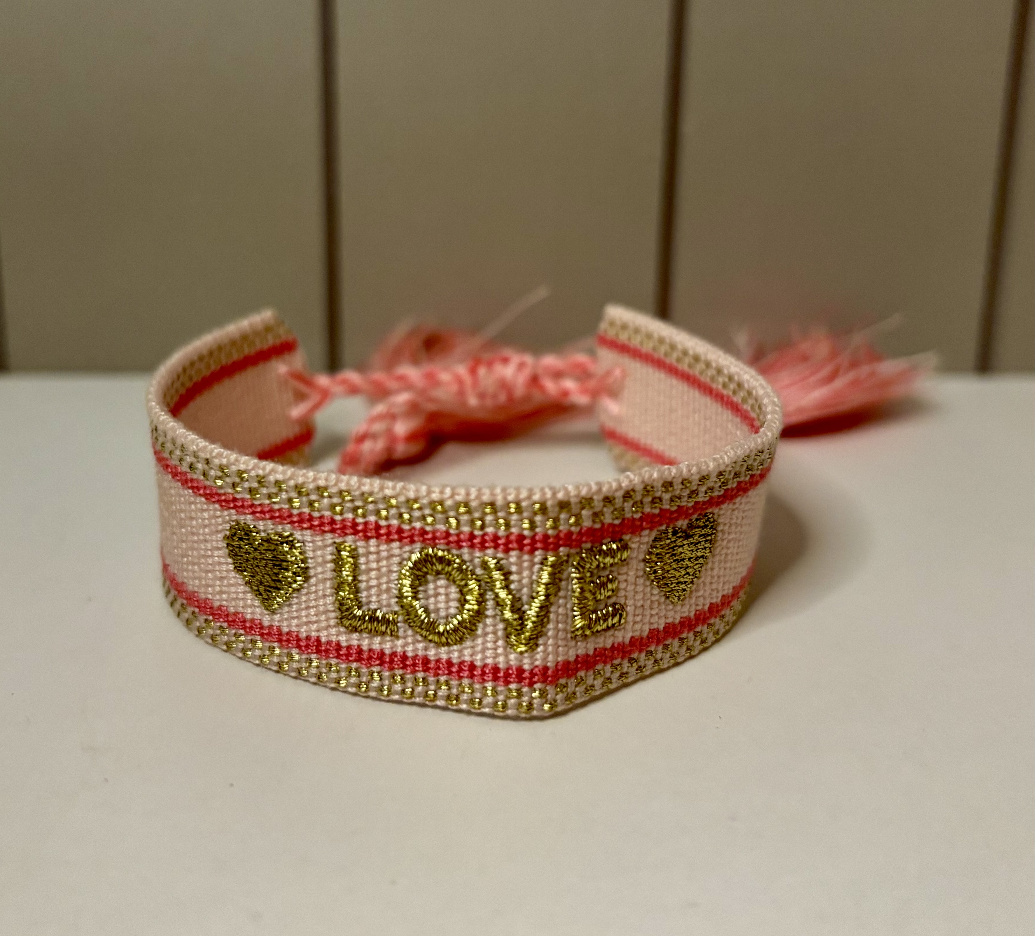 Bracelet brodé « Love » Jane