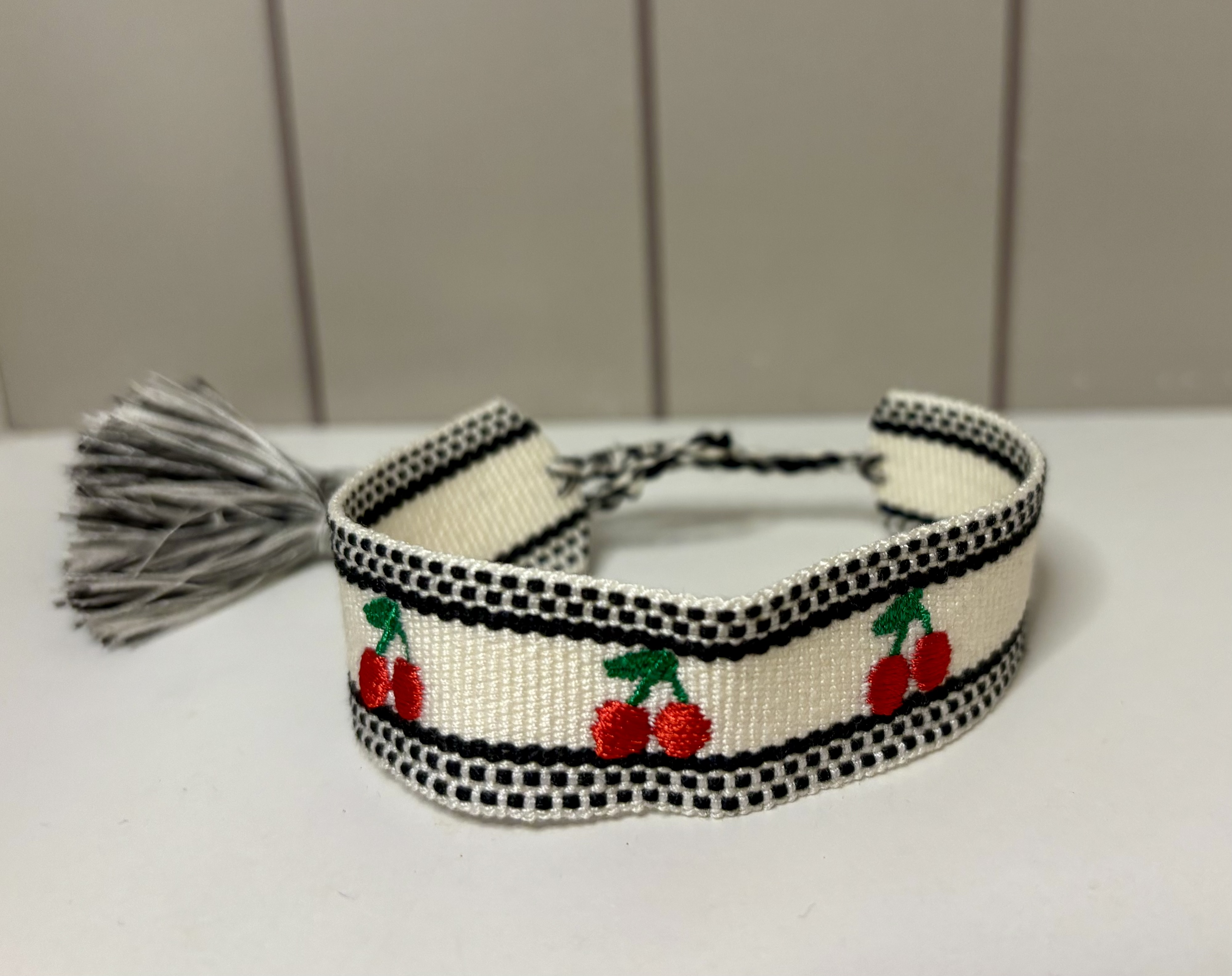 Bracelet brodé cerises Jane