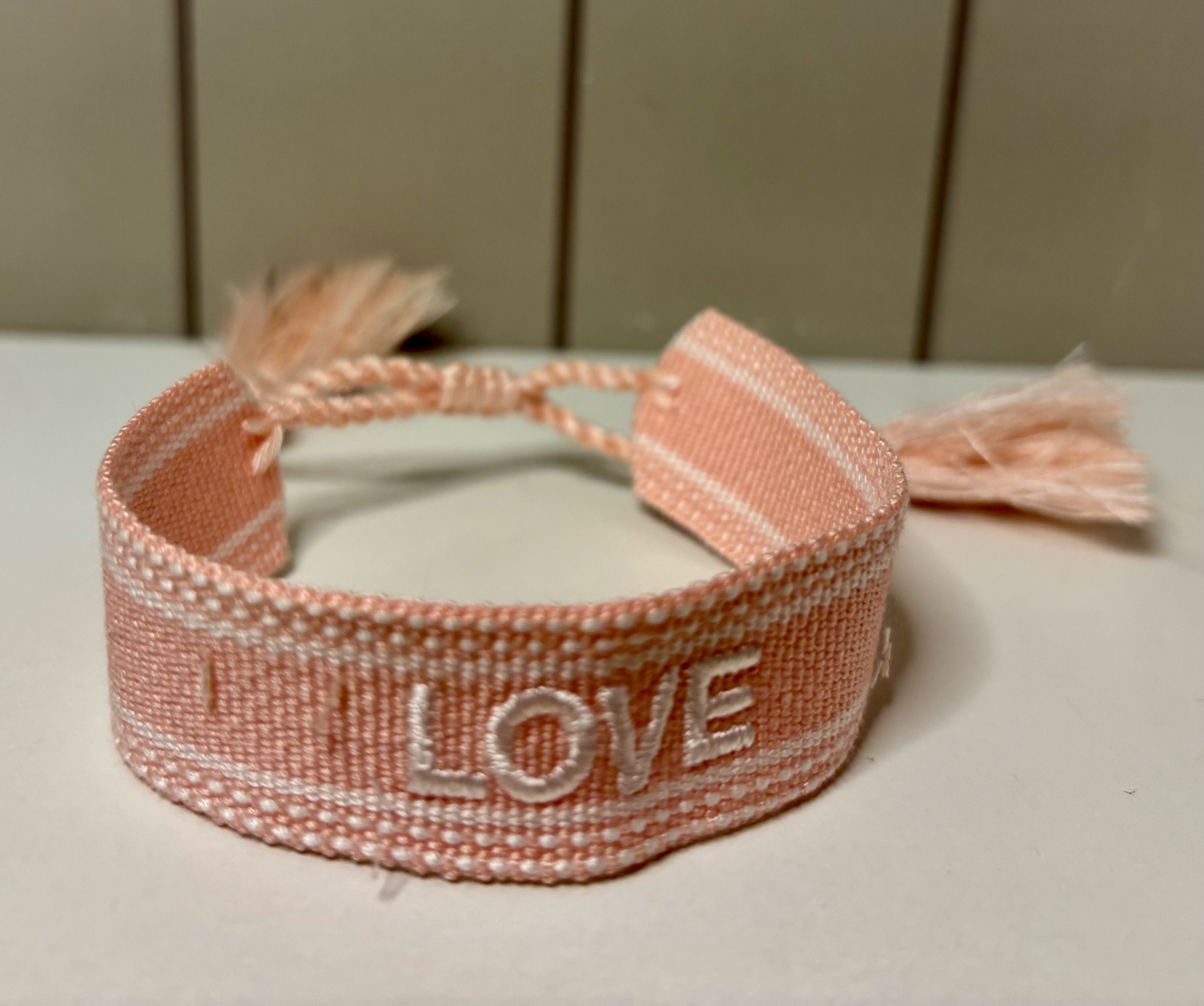 Bracelet brodé « Love » Jane