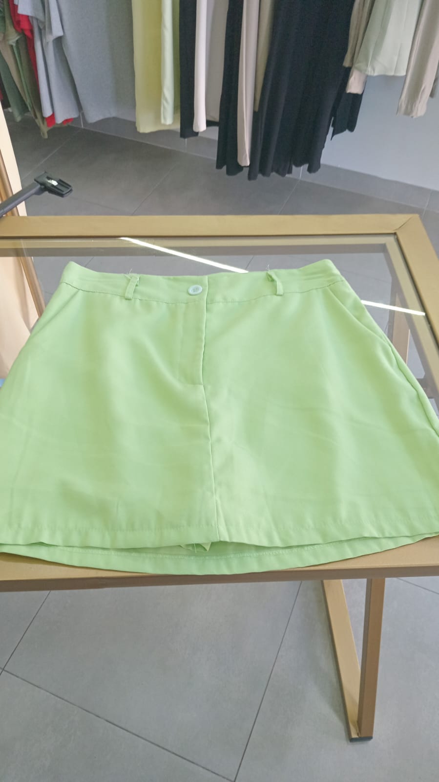 Shorts saia verde claro