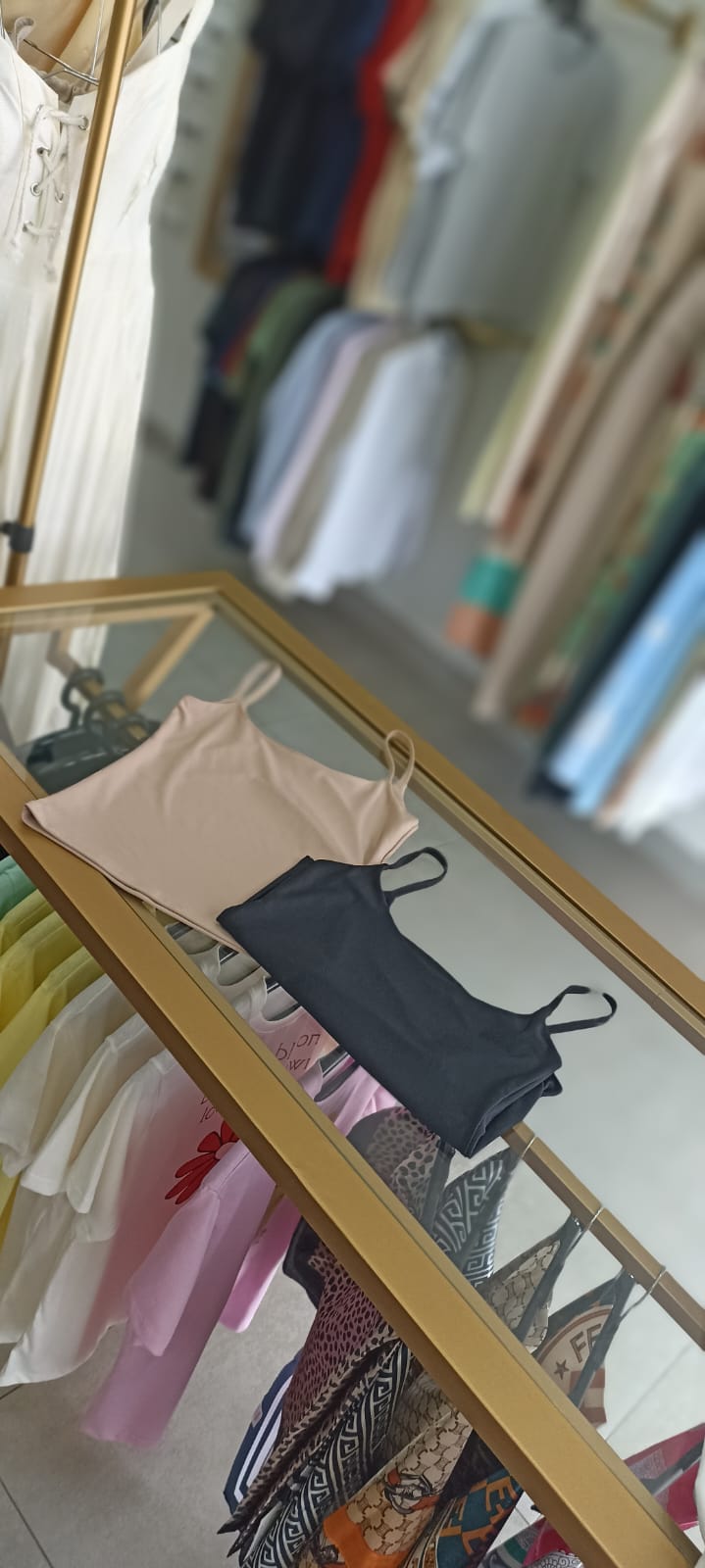 Top básico feminino