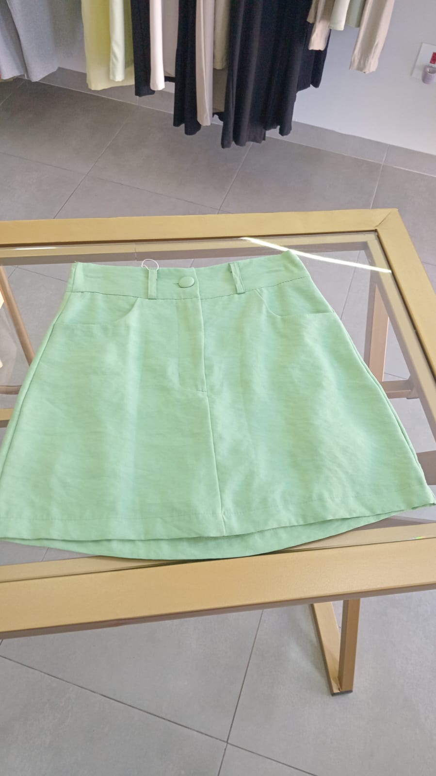 Shorts saia  verde clara