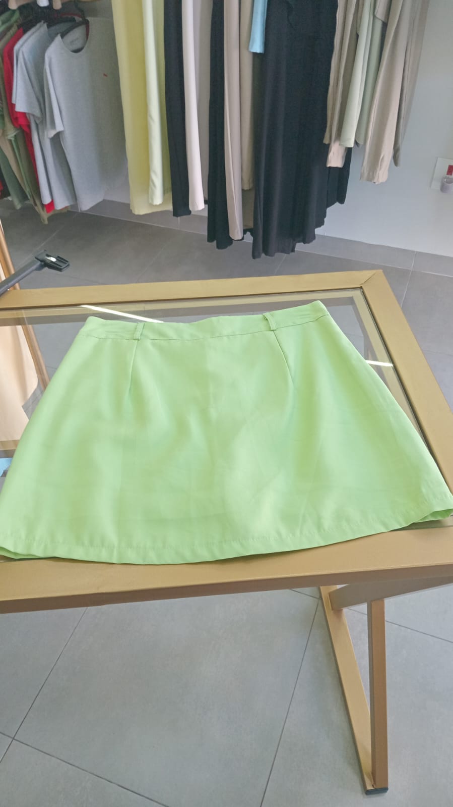 Shorts saia verde claro