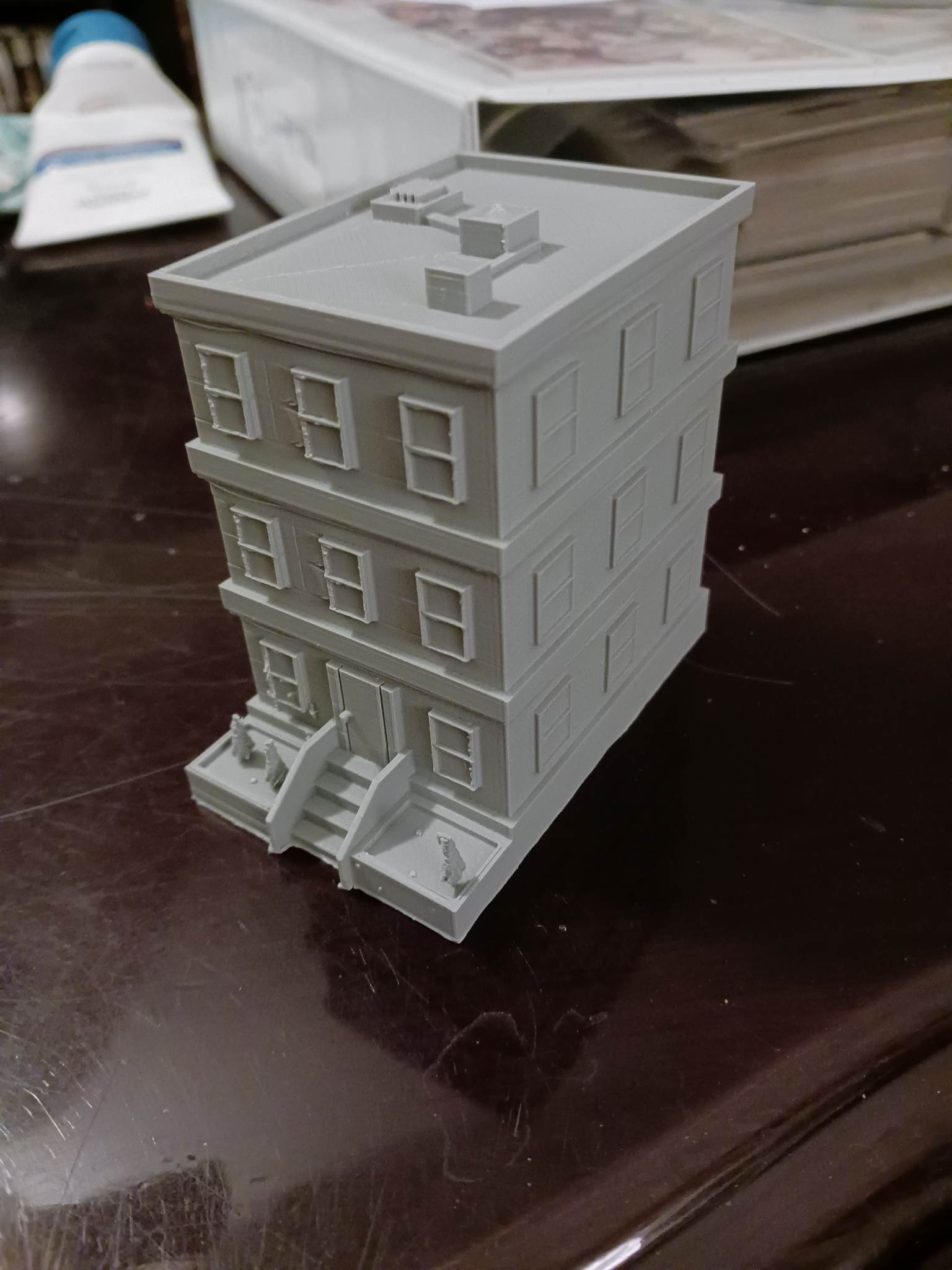 N Scale Small Apartment Building
