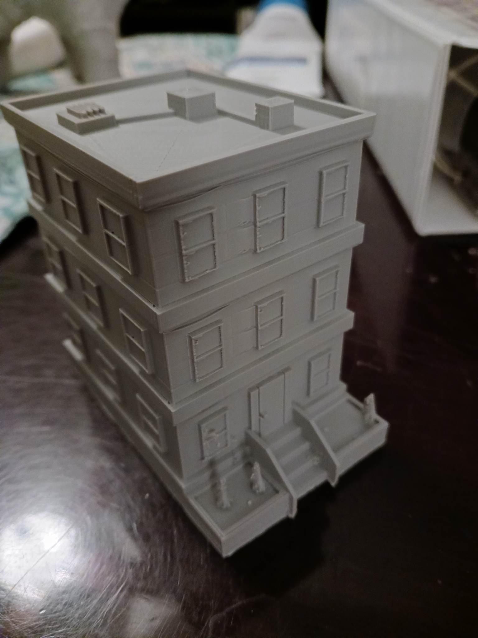 N Scale Small Apartment Building