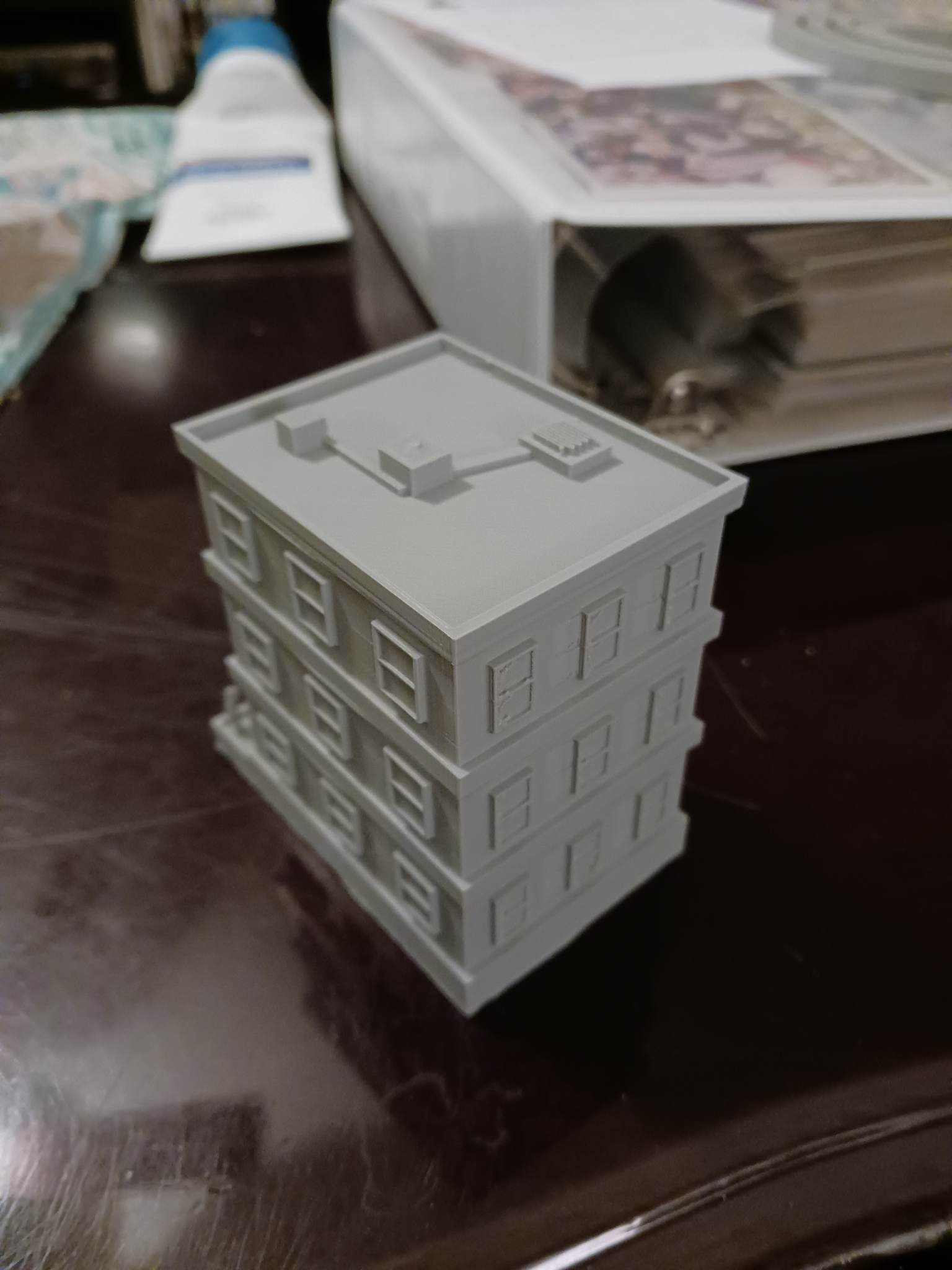 N Scale Small Apartment Building