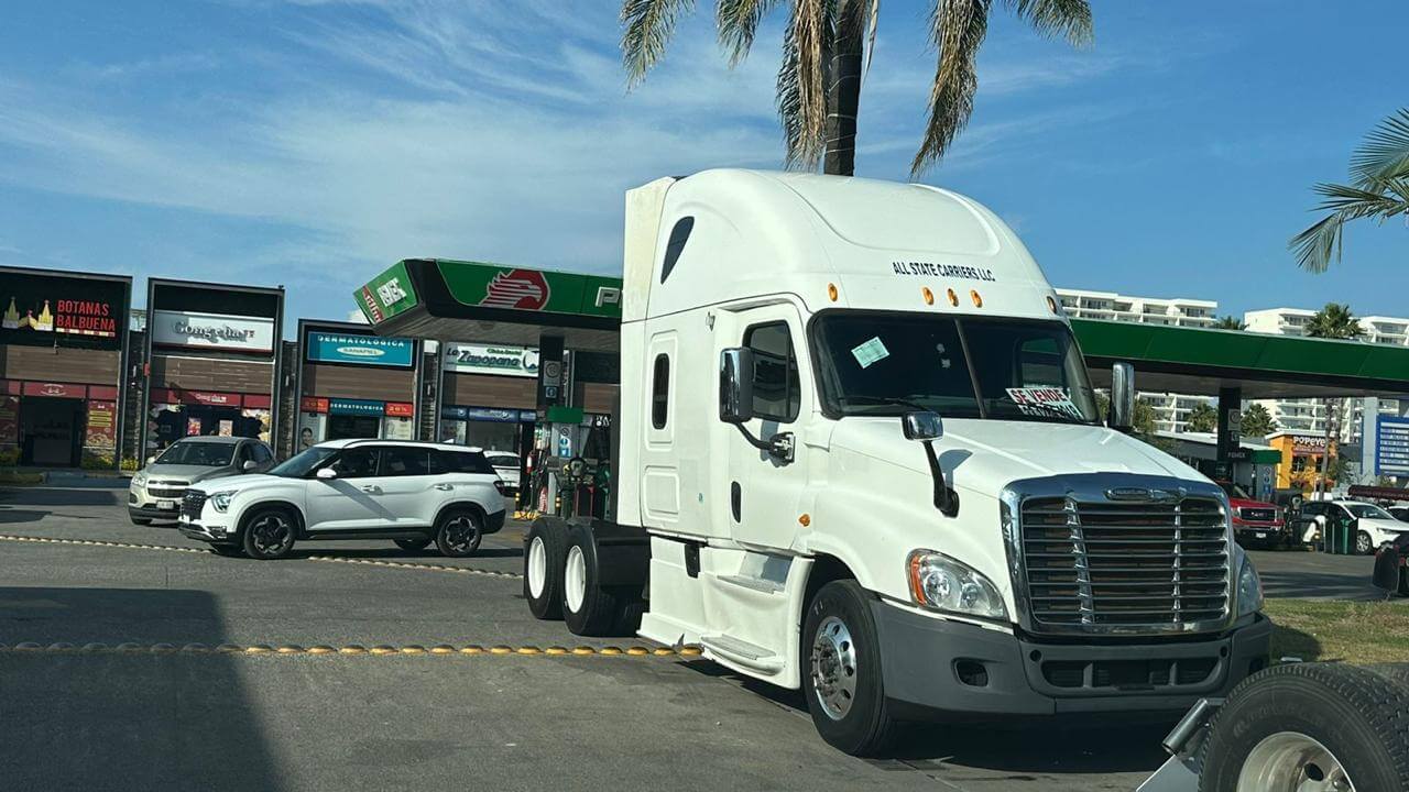 Freightliner Cascadia Semi Truck