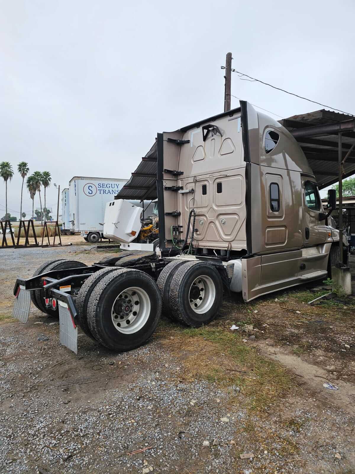 Freightliner Semi Truck Tractor