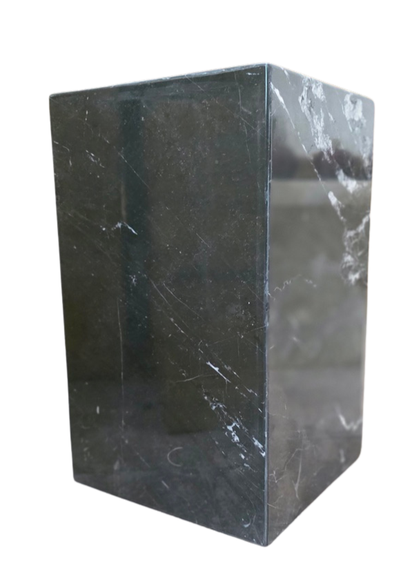 Mesa lateral de mármol