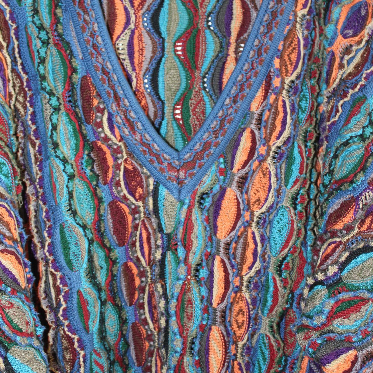 COOGI 3D Knit V Neck sweater